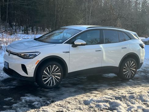 Used 2024 Volkswagen ID.4 Pro image 11