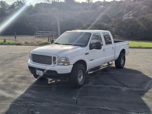 Used 2003 Ford F250 XLT image 2