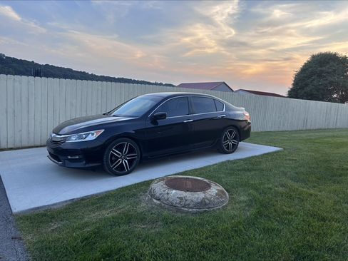Used 2017 Honda Accord Sport Special Edition image 2