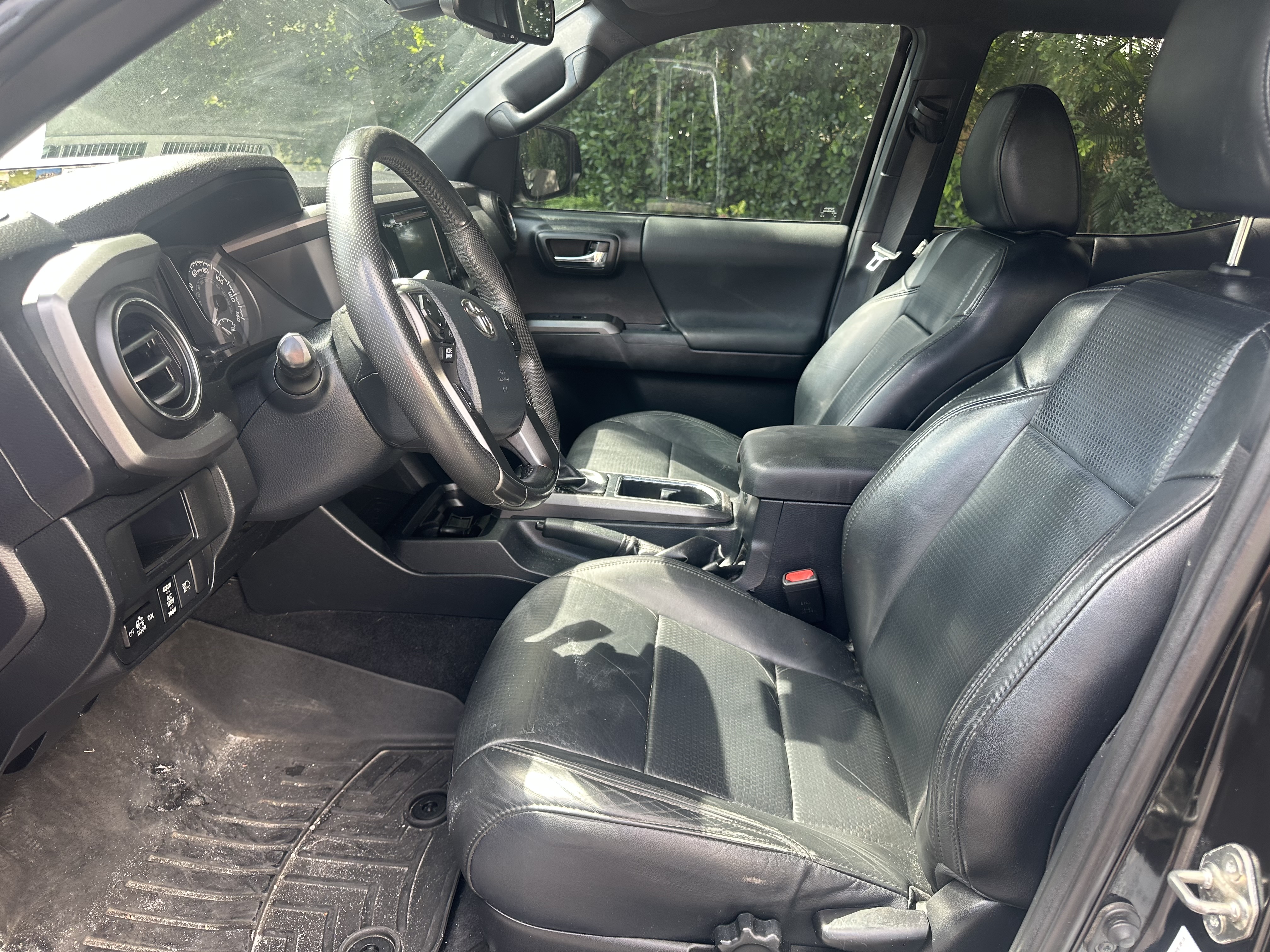 Used 2018 Toyota Tacoma TRD Off-Road AWD/4WD image 6