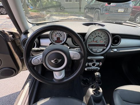 Used 2010 MINI Cooper Hardtop FWD image 11