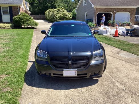 Used 2005 Dodge Magnum R/T w/ Convenience Group II RWD image 6