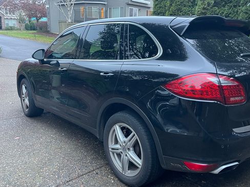 Used 2013 Porsche Cayenne S image 8