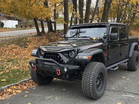 Used 2021 Jeep Gladiator Rubicon w/ Cold Weather Group image 9