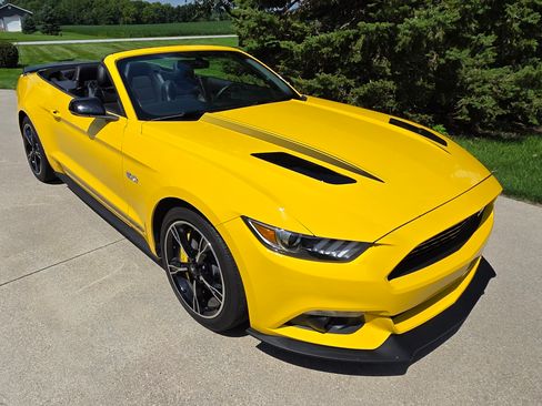 Used 2017 Ford Mustang GT Premium RWD image 15