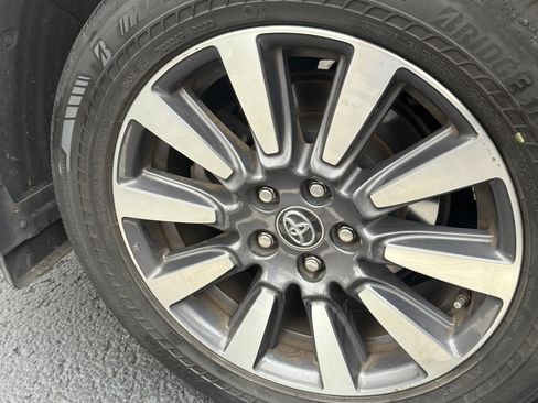 Used 2019 Toyota Sienna Limited Premium image 17