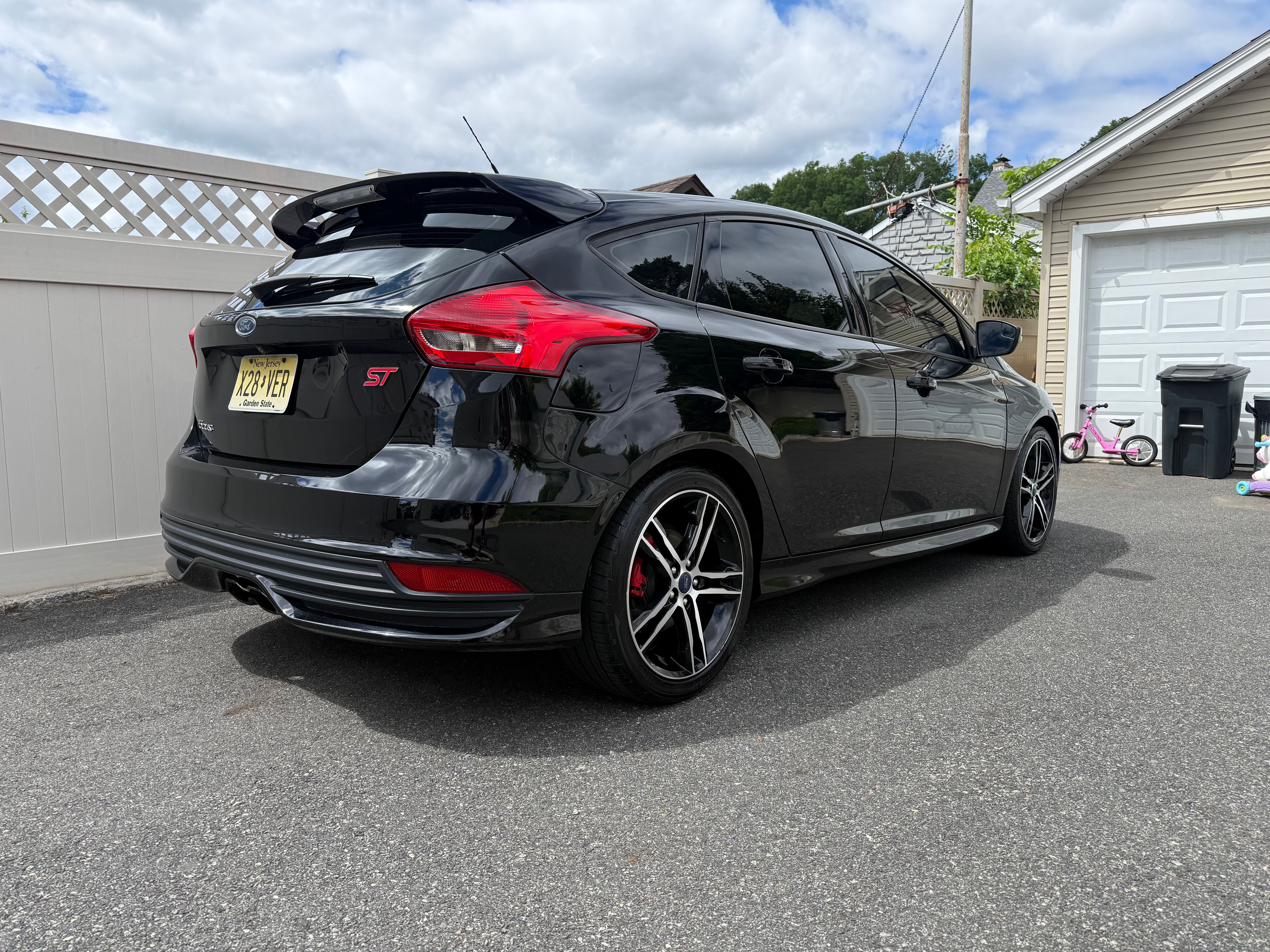 Used 2018 Ford Focus ST w/ Equipment Group 402A FWD image 13