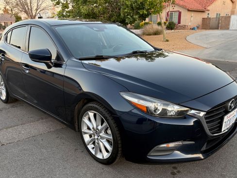Used 2017 MAZDA MAZDA3 Touring FWD image 2