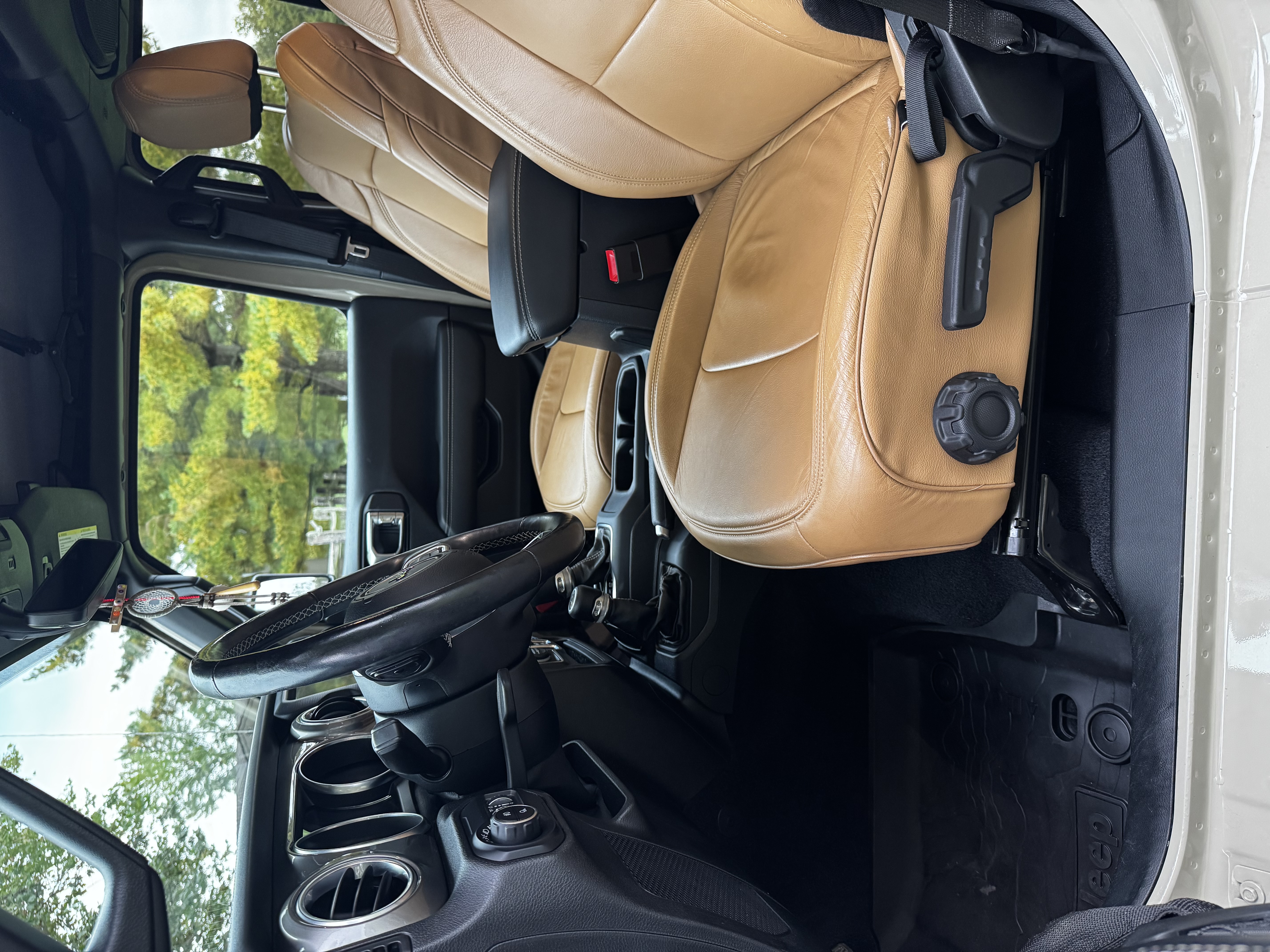 Used 2020 Jeep Gladiator Overland AWD/4WD image 13