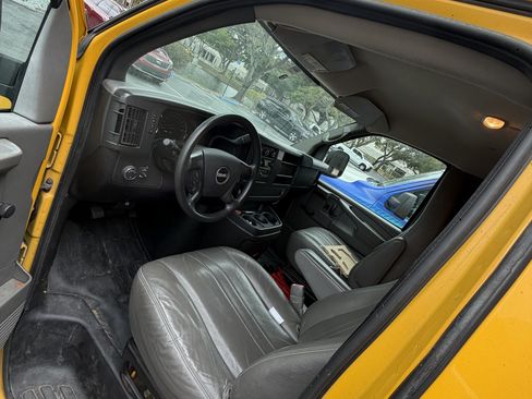 Used 2014 GMC Savana 3500 image 6