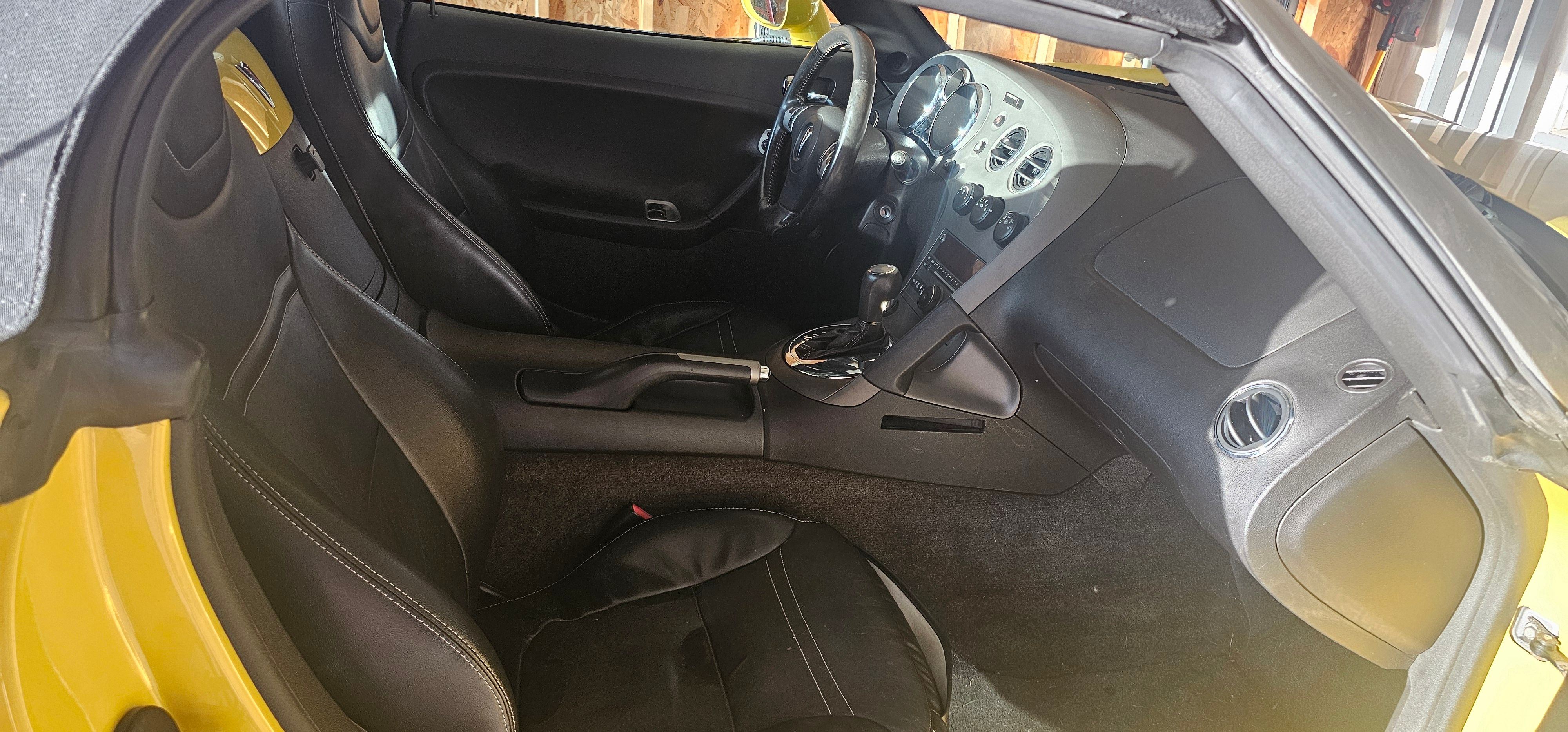 Used 2007 Pontiac Solstice Convertible w/ Premium Package RWD image 9
