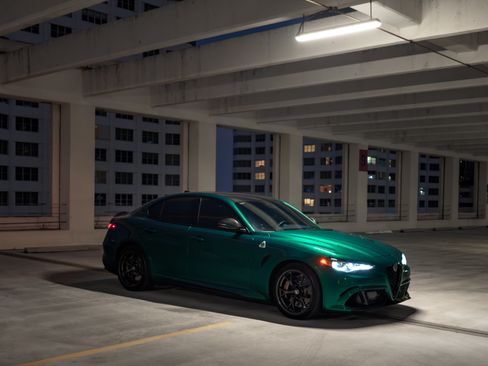 Used 2024 Alfa Romeo Giulia Quadrifoglio image 8