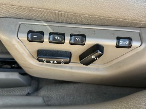Used 2007 Volvo XC70 AWD/4WD image 6
