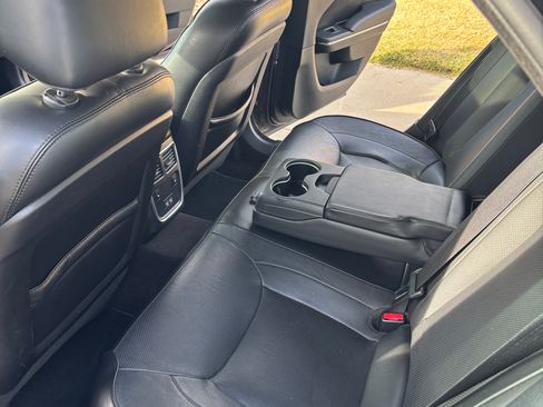 Used 2018 Chrysler 300 Limited image 11