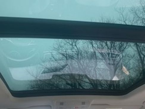 Used 2020 Volkswagen Tiguan SE w/ Panoramic Sunroof Package image 12