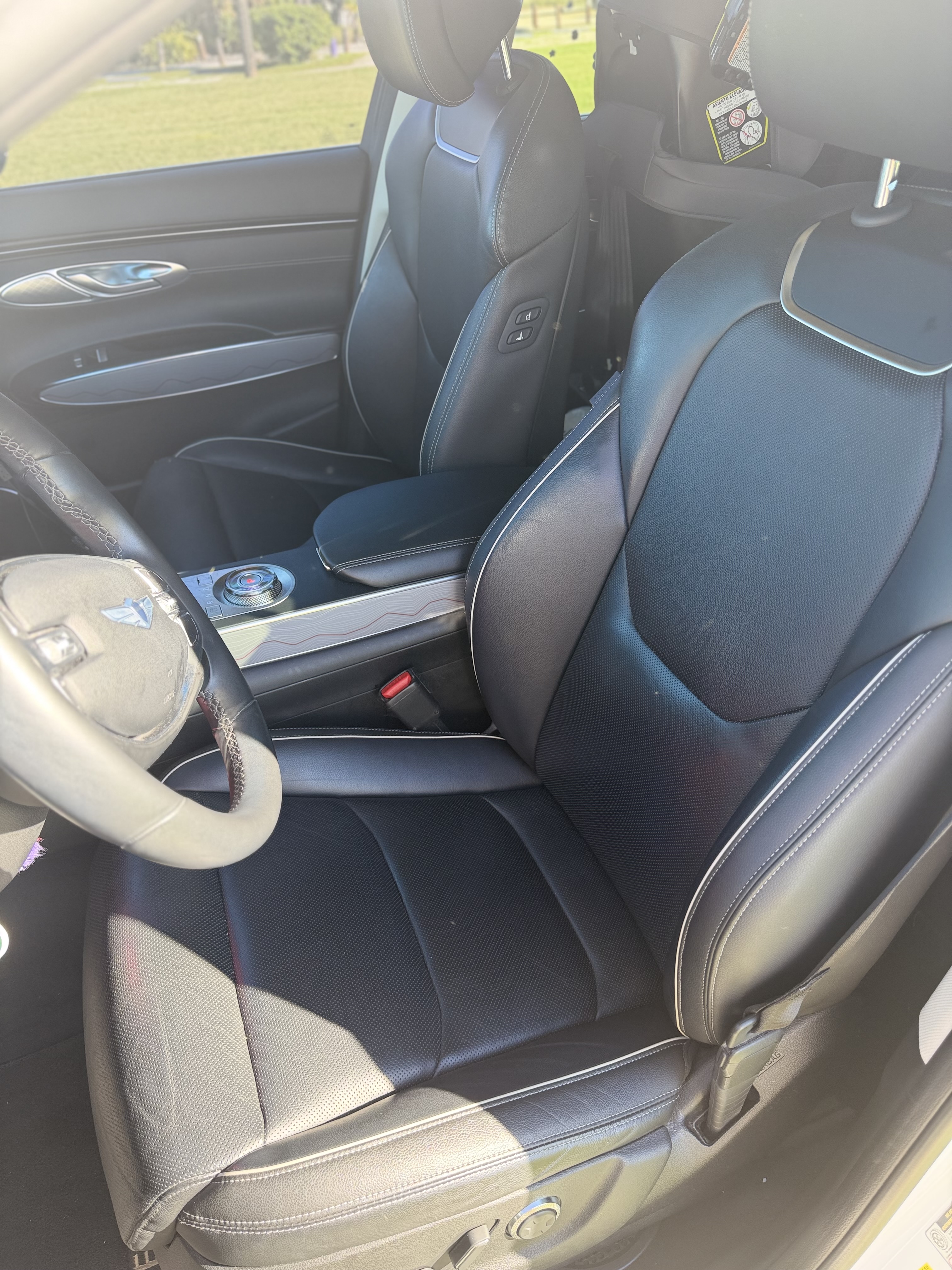 Used 2022 Genesis GV70 2.5T w/ Advanced Package AWD/4WD image 12