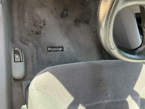 Used 2002 MAZDA Protege LX image 11