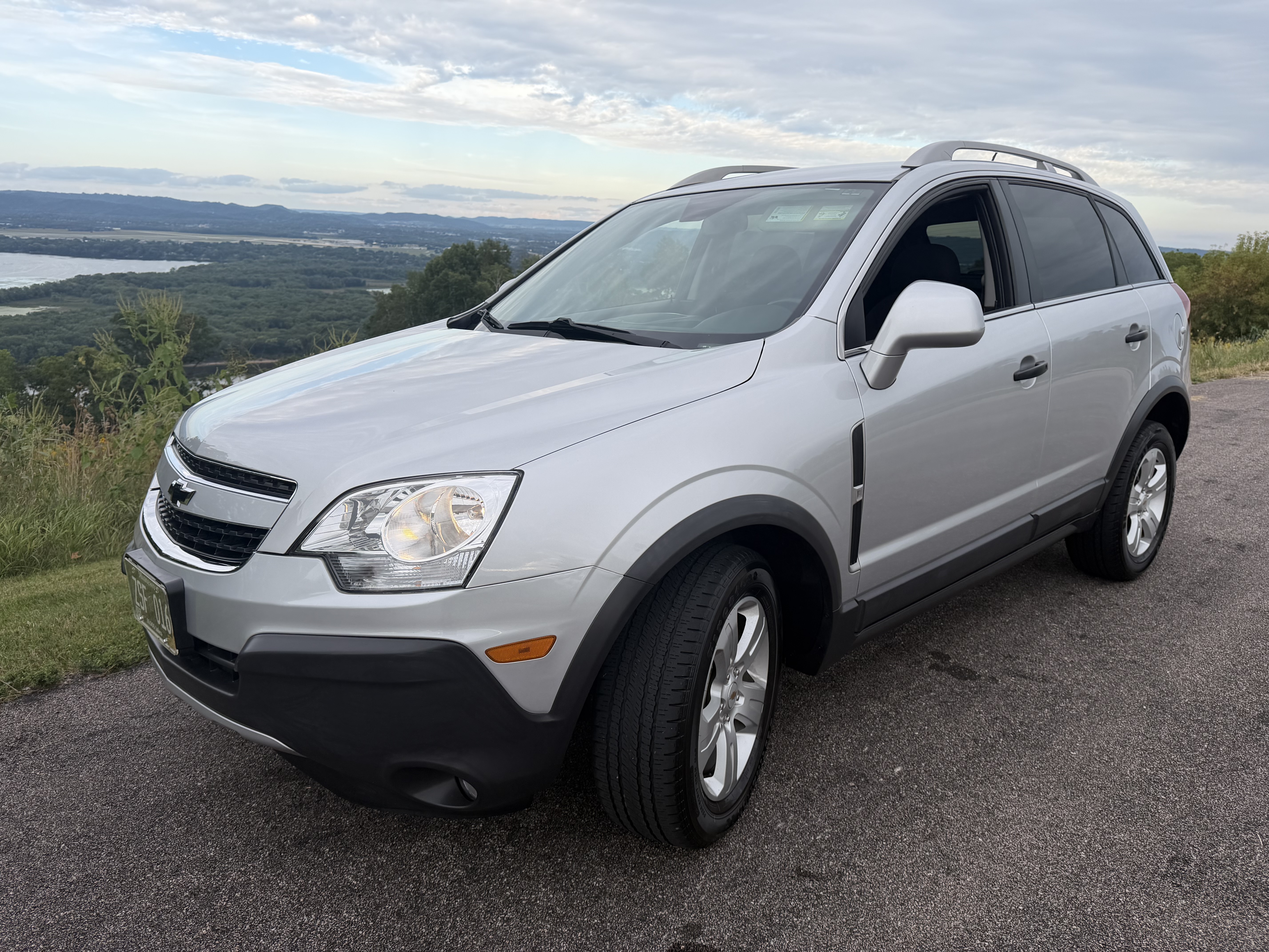 Used 2014 Chevrolet Captiva Sport LS FWD image 2