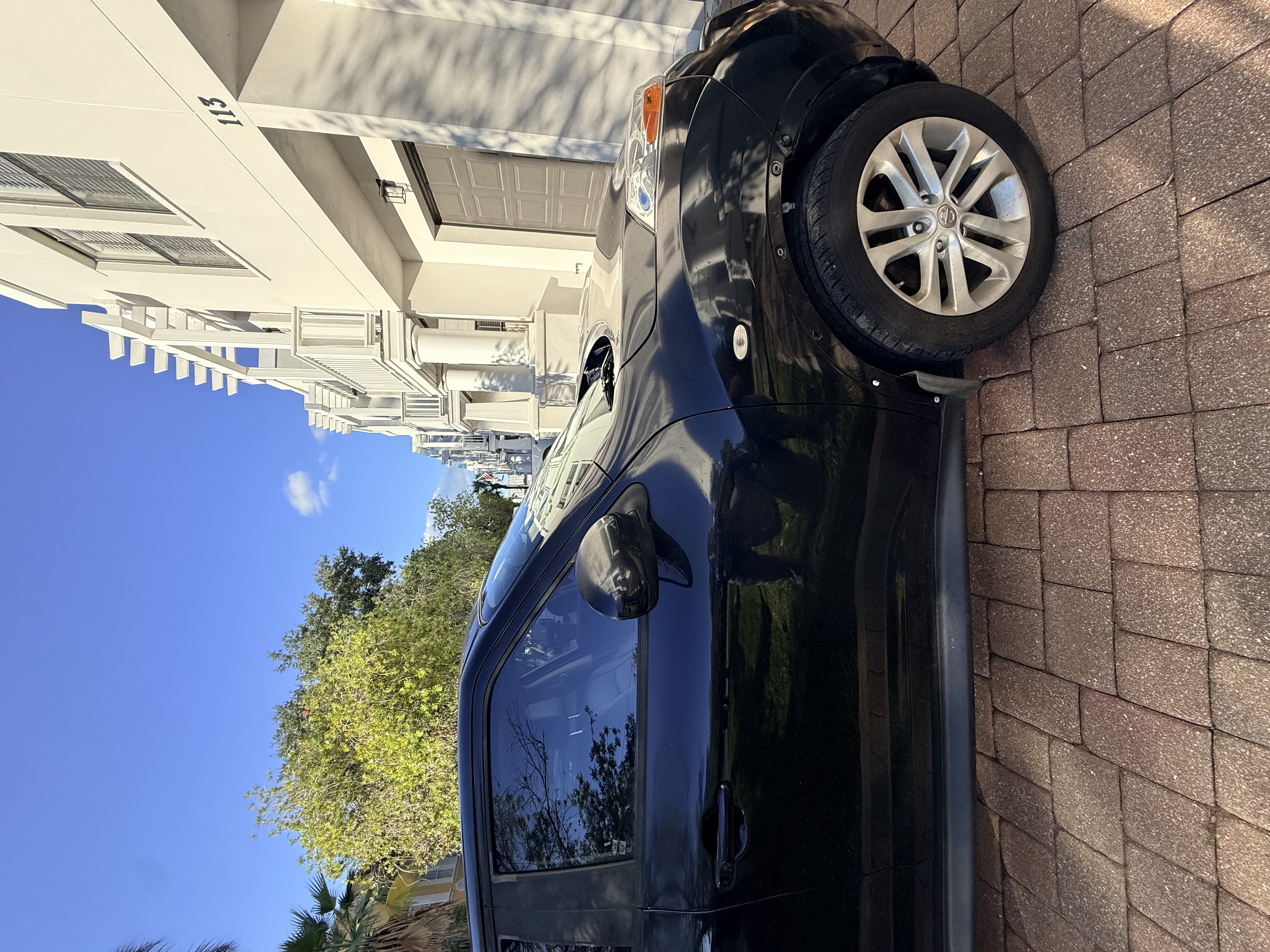Used 2013 Nissan Juke SV FWD image 4