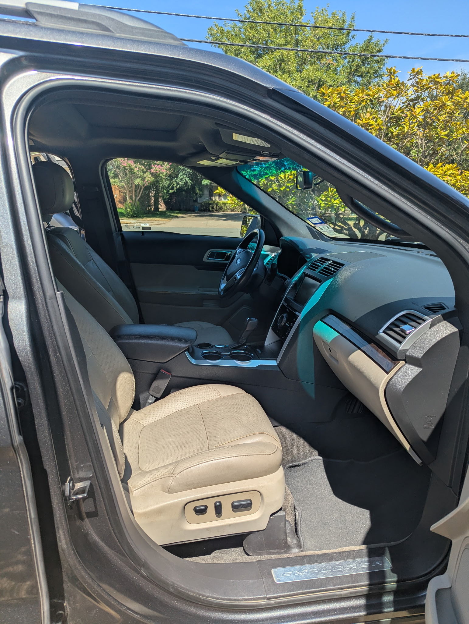Used 2015 Ford Explorer Limited w/ Equipment Group 301A FWD image 11