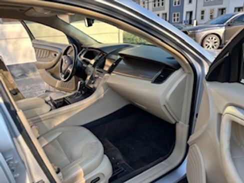 Used 2014 Ford Taurus SEL w/ Equipment Group 201A FWD image 9