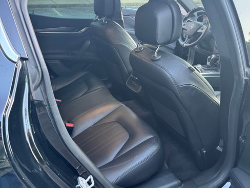 Used 2018 Maserati Ghibli RWD image 13