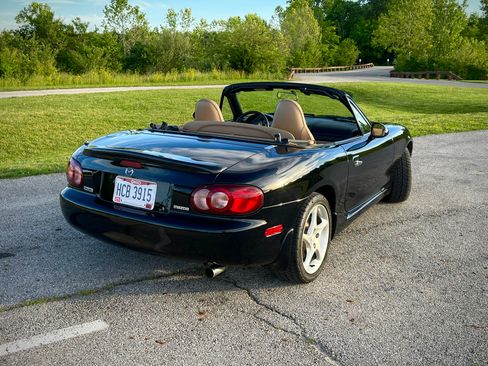 Used 2001 MAZDA MX-5 Miata RWD image 8