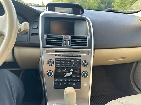 Used 2010 Volvo XC60 T6 R-Design image 13