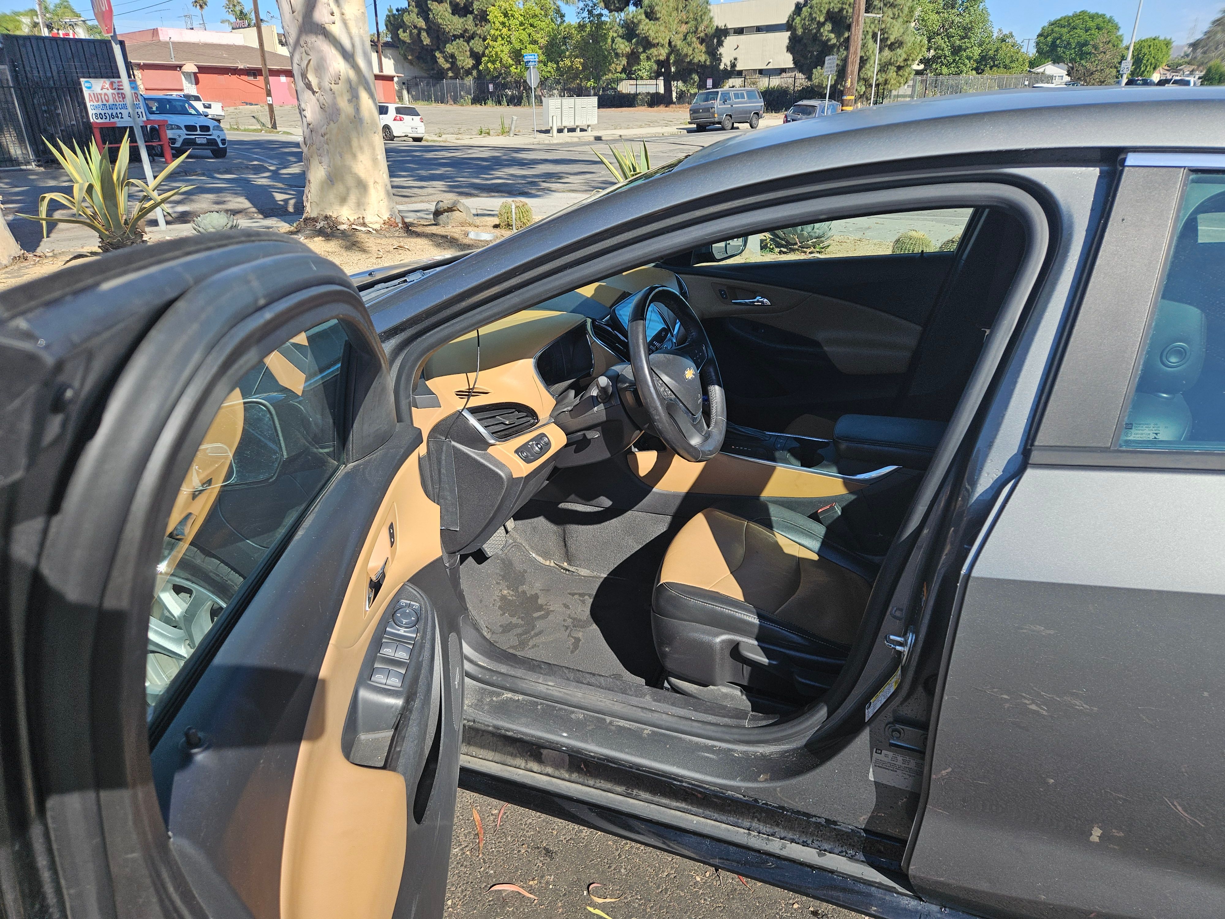 Used 2017 Chevrolet Volt Premier w/ Driver Confidence II Package FWD image 14