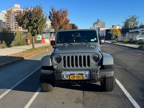 Used 2014 Jeep Wrangler Unlimited Sahara w/ Dual Top Group image 2