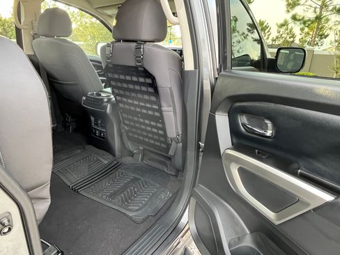 Used 2023 Nissan Titan SV w/ SV Convenience Package RWD image 19