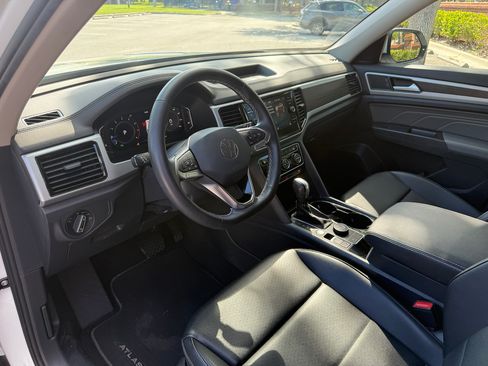 Used 2023 Volkswagen Atlas SE w/ Black Wheel Package image 8