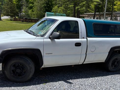 Used 2000 Chevrolet Silverado 1500 4x4 Regular Cab w/ Firm Ride Suspension Pkg image 1
