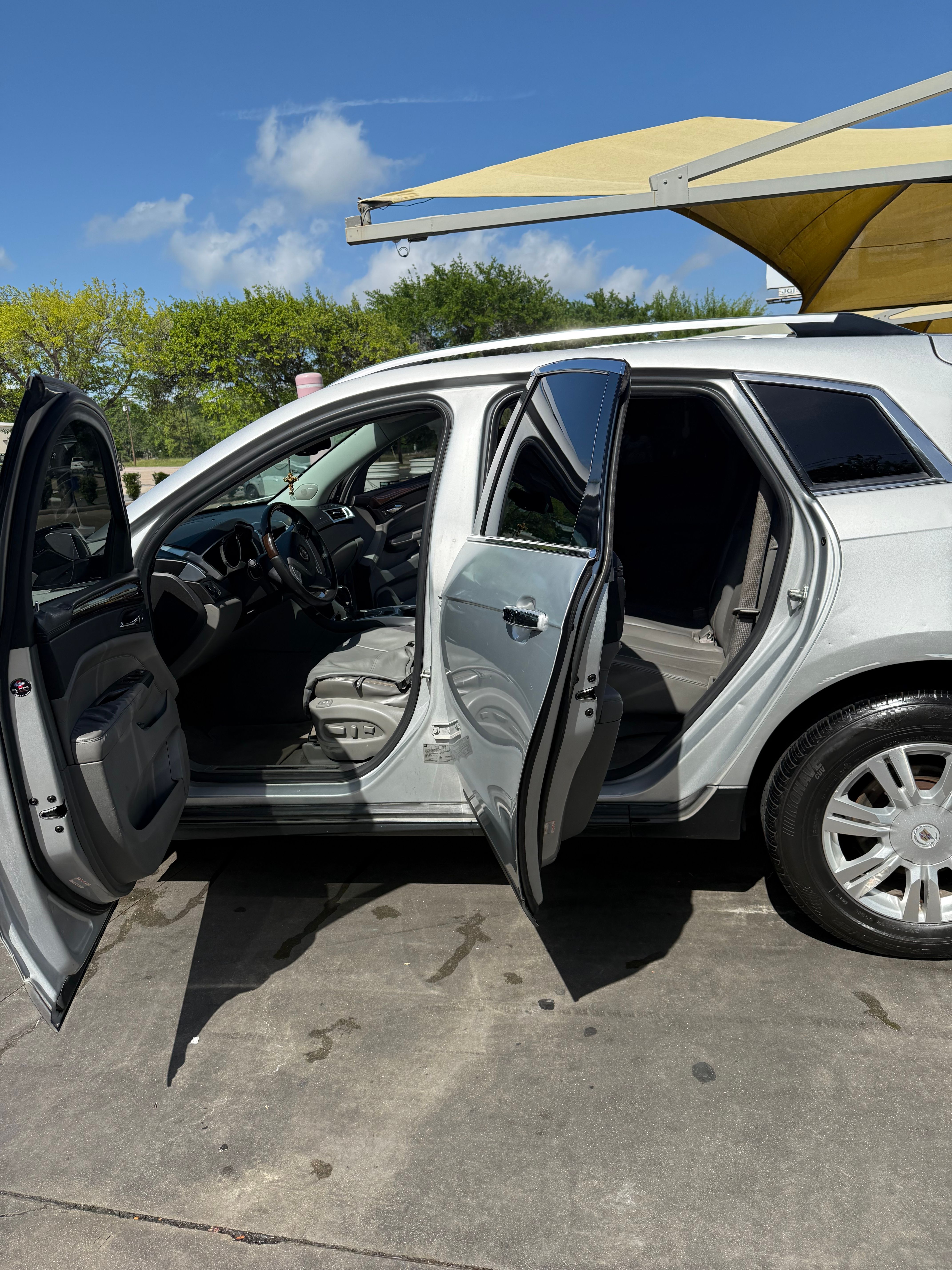 Used 2012 Cadillac SRX Luxury FWD image 4