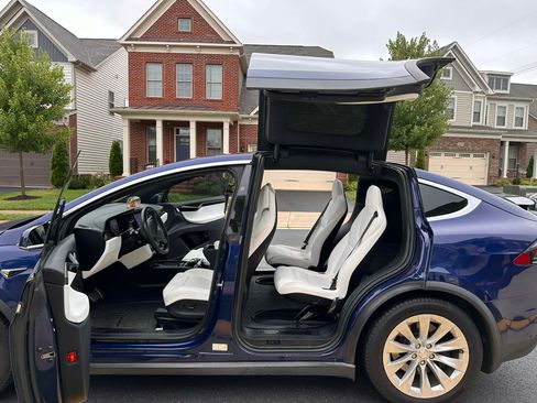 Used 2018 Tesla Model X 100D image 13