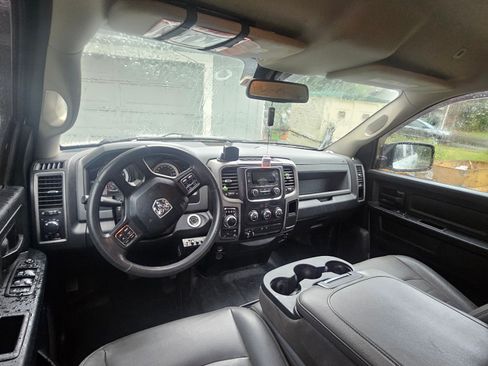 Used 2018 RAM 1500 Tradesman w/ Chrome Appearance Group image 17