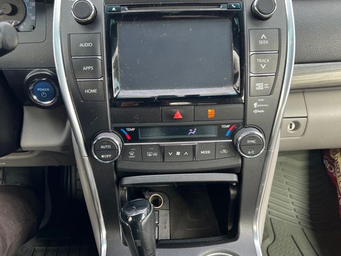 Used 2015 Toyota Camry XLE w/ Moonroof Package image 22