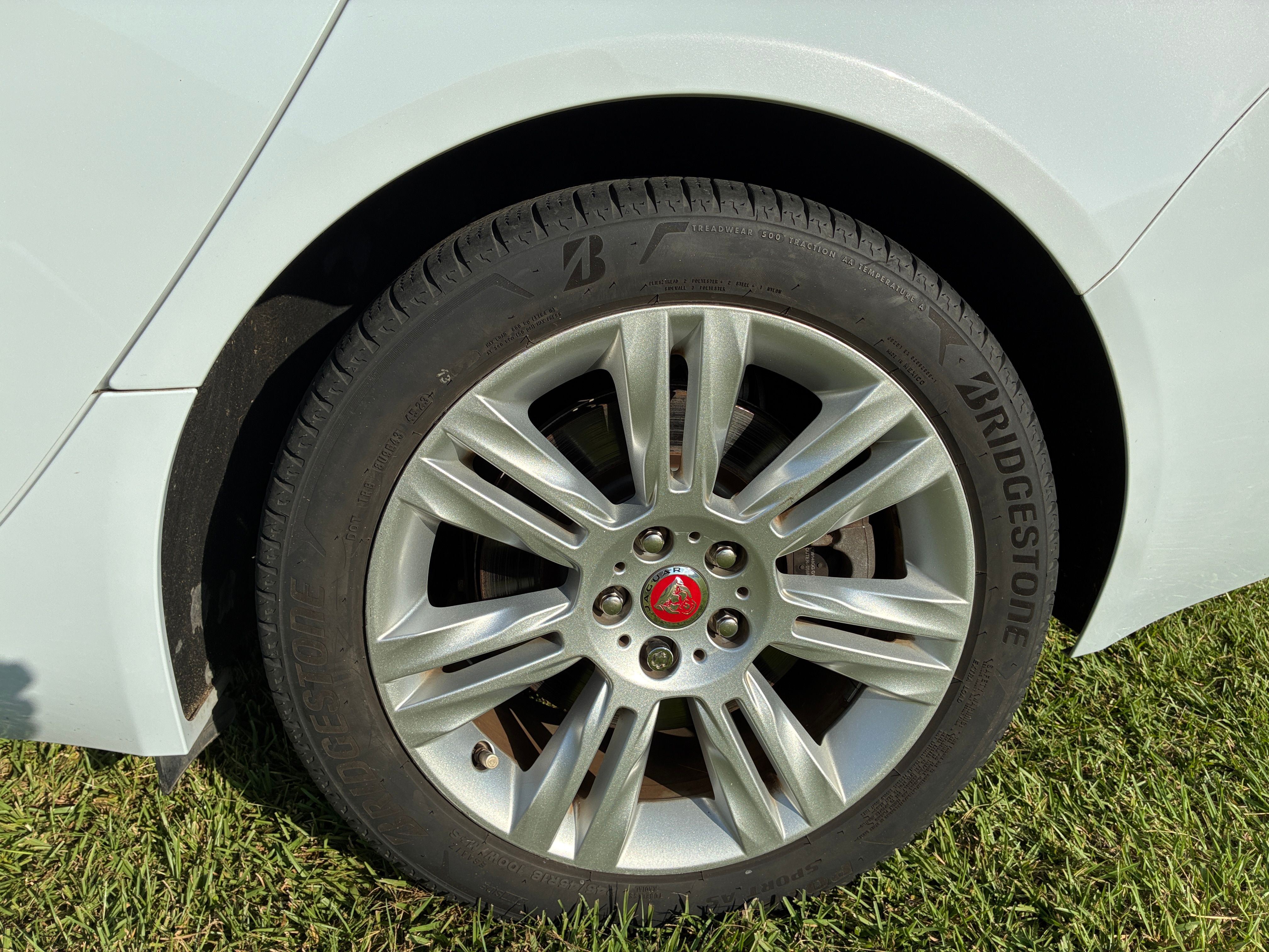 Used 2017 Jaguar XF Premium RWD image 9