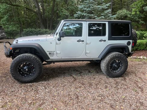 Used 2012 Jeep Wrangler Unlimited Rubicon w/ Dual Top Group AWD/4WD image 1