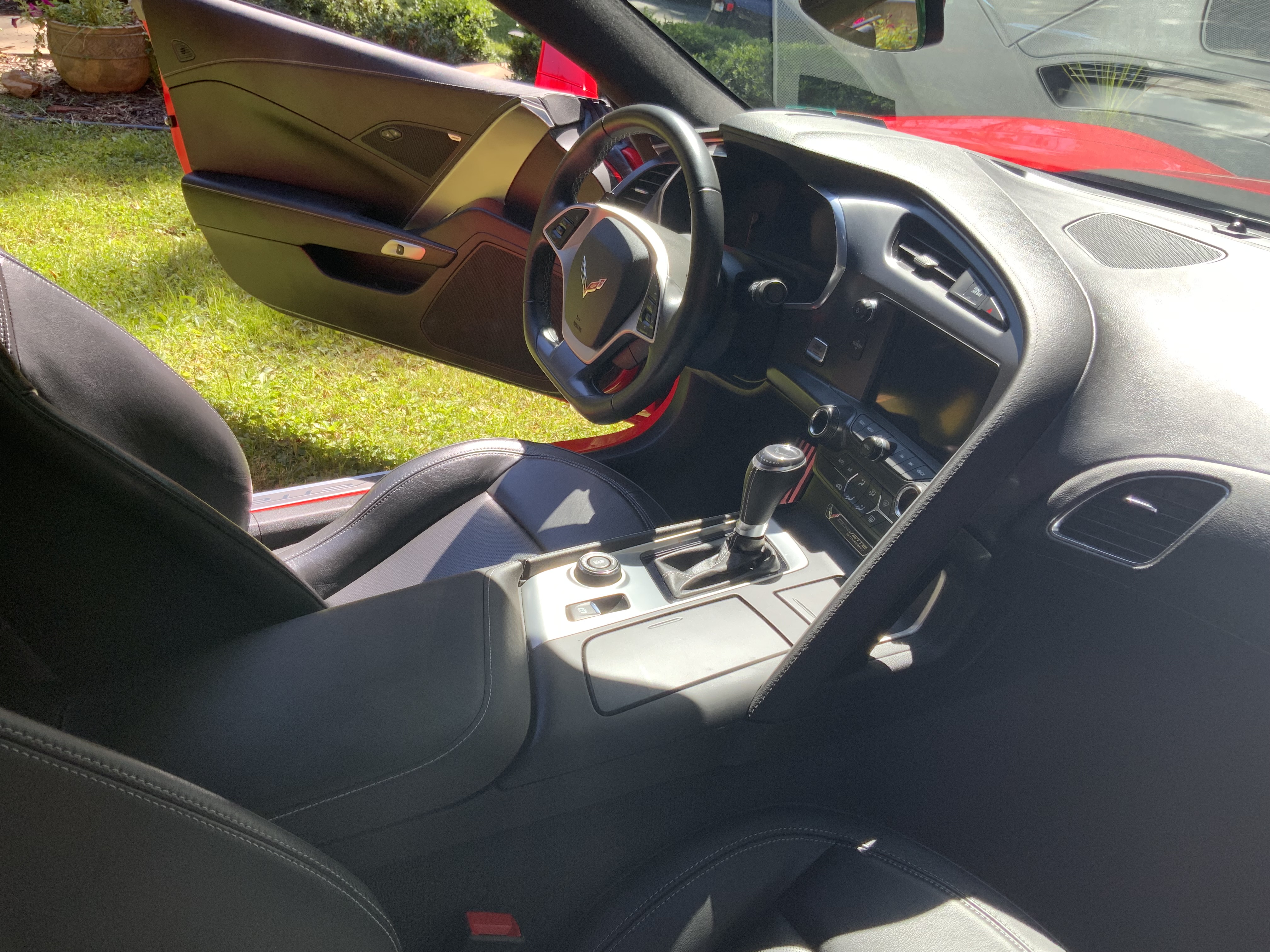 Used 2019 Chevrolet Corvette Stingray Coupe w/ 1LT RWD image 11