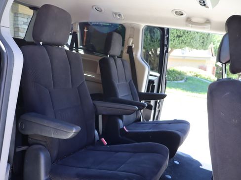 Used 2013 Dodge Grand Caravan SXT w/ UConnect Hands-Free Group FWD image 13
