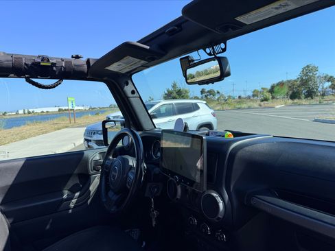 Used 2015 Jeep Wrangler Sport AWD/4WD image 12