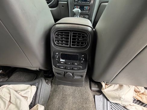 Used 2004 GMC Envoy XUV SLT image 13