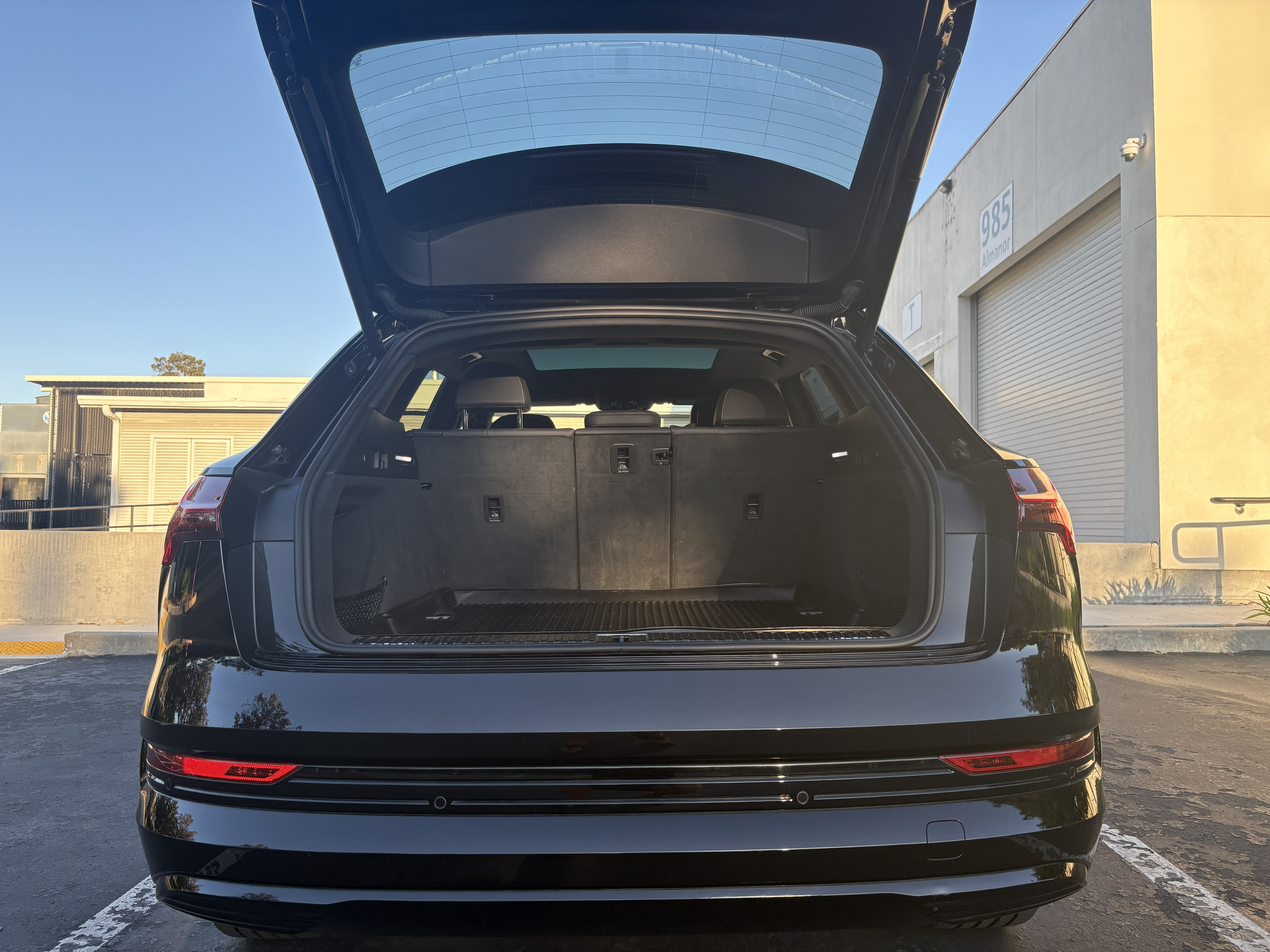 Used 2022 Audi e-tron Premium w/ Convenience Plus Package AWD/4WD image 18