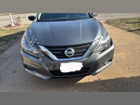 Used 2017 Nissan Altima 2.5 SR w/ LED Appearance Package image 4