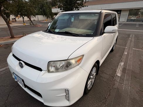 Used 2015 Scion xB FWD image 6