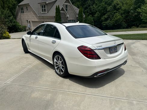 Used 2019 Mercedes-Benz S 560 Sedan image 4