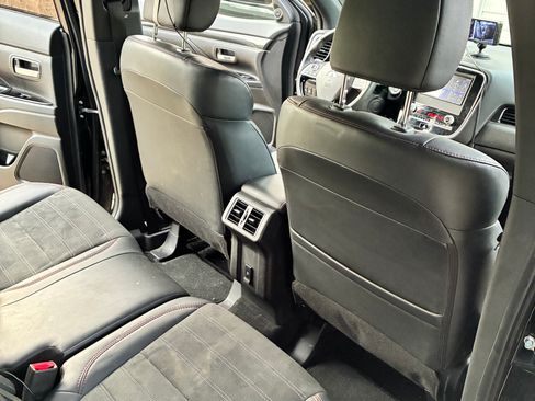 Used 2020 Mitsubishi Outlander LE FWD image 19
