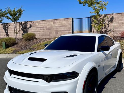 Used 2023 Dodge Charger SRT Hellcat w/ Harman/Kardon Audio Group image 4