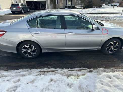 Used 2017 Honda Accord LX image 4